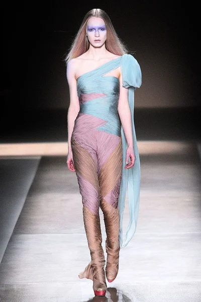 Look 3
